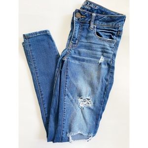 Dark wash AE distressed jeggings